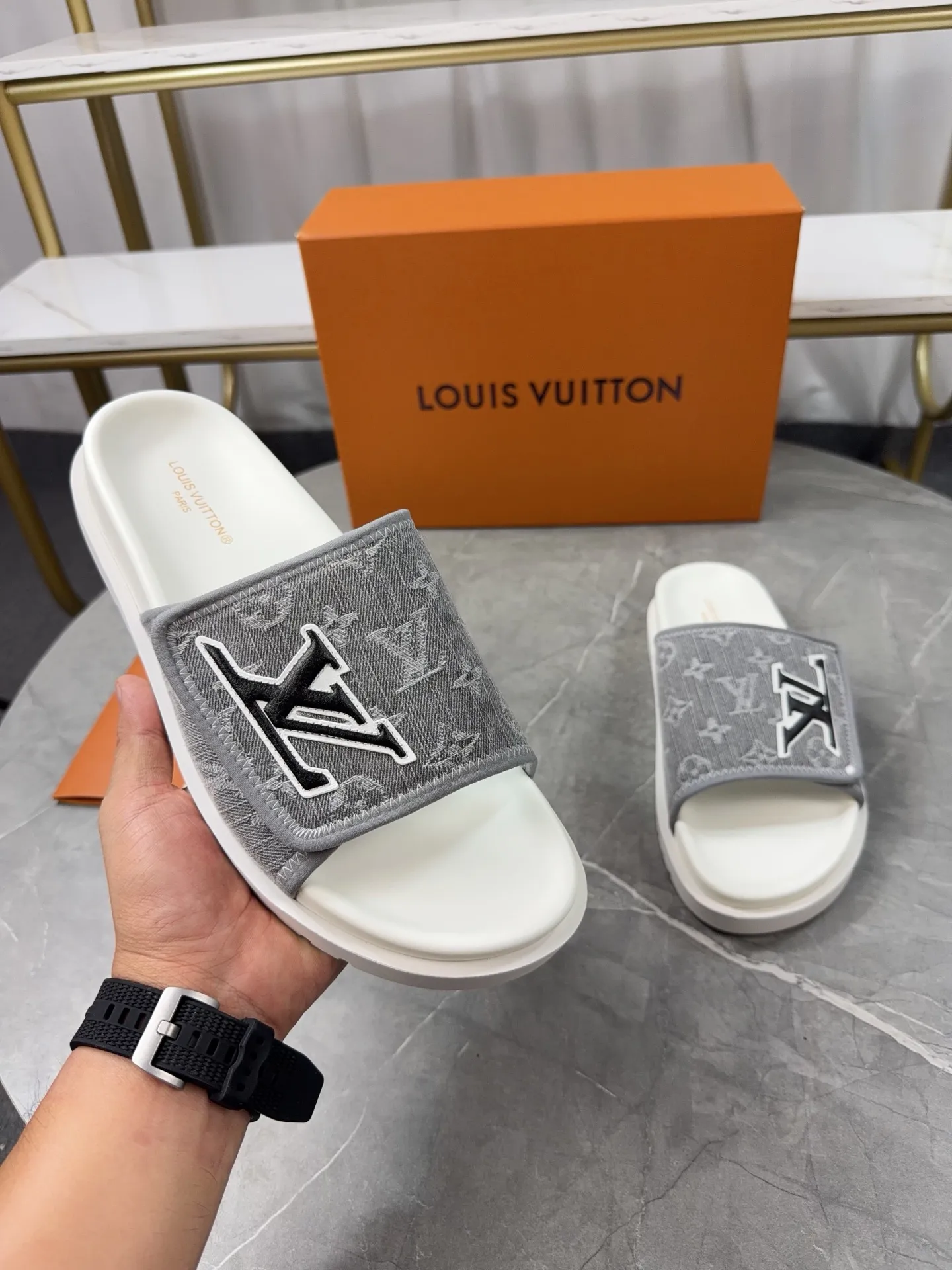 Men's Men's Shoes 💰380💰 🌈LV | Louis Vuitton ²⁰²³ 𝐬𝐬 🧡💚2025 Spring and Summer New Style Top Version‼ ️The original version is the same. The counter specializes in the latest straw slippers. Hard goods are new🆕 ❥Purchase level! Full of high-end feel! A popular model among bloggers at home and abroad, it’s retro and fashionable, and looks stunning on your feet! Mainly recommended models on the official website★ ━━━━━ ЅᏇєєt ━━━━━ ▪️Upper: original customized cowhide fabric ▪️Inner: cow lining ▪️Outsole: high-end rubber outsole ▪️Shoe size: 35-47 (46-47 customization is not returnable)